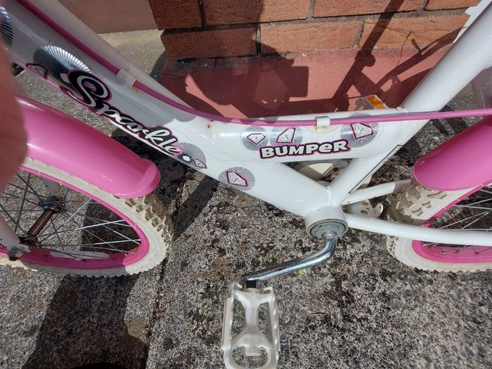GIRLS BIKE (Sparkle) with Basket, 20 inch wheels, in excellent condition. See Pictures