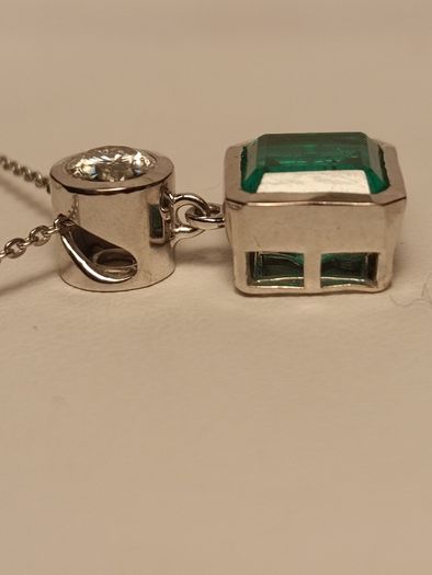 Emeraldine Quartz and Real Moissanite Pendant and Chain