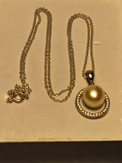 Sterling Silver Freshwater Cultured Pearl Pendant and Chain