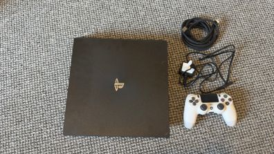 PlayStation PS4 Pro 1TB 9.00 Firmware CUH-7216B