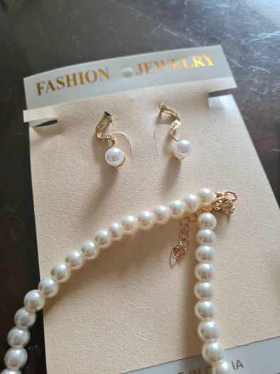 Necklace and earrings set