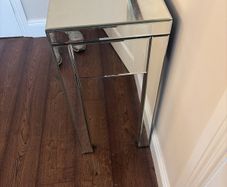 Lovely 2-drawer mirrored console table