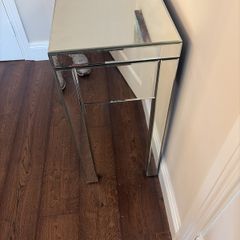 Lovely 2-drawer mirrored console table