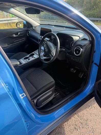 Hyundai kona EV premium 2022 64kw h long range now