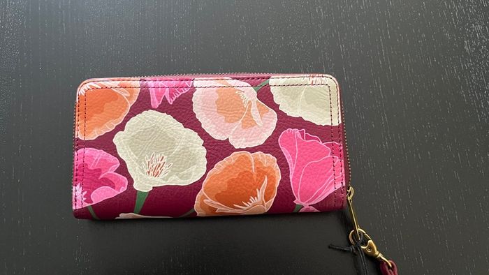 Fossil Real leather Wallet Brand New