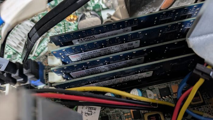 Server HP Intel Core i3 7GB RAM in good condition