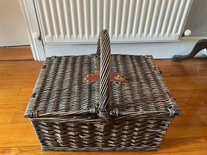 Wicker Picnic Basket for 4