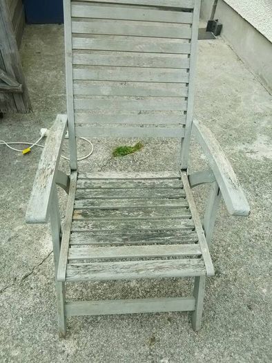 garden table and chairs