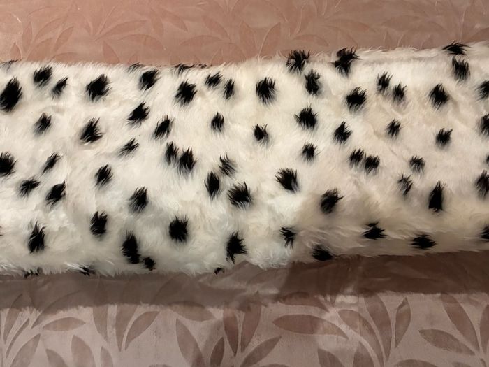 Cruella De Vil - Halloween Costume - Wig, Gloves and Dalmatian Shawl
