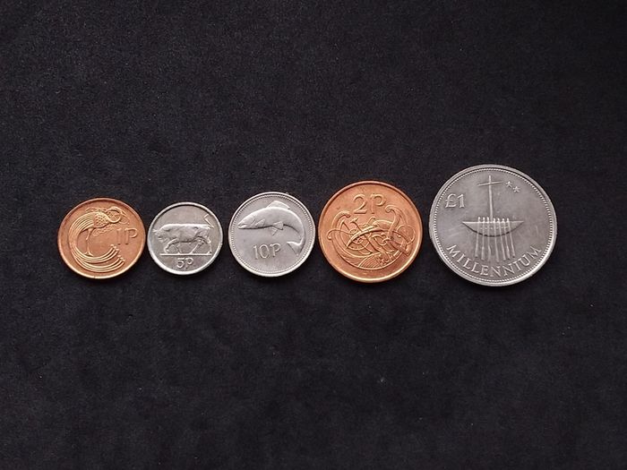 Ireland : Millennium Decimal Coins - 1p, 2p, 5p, 10p and 1 Pound Coins