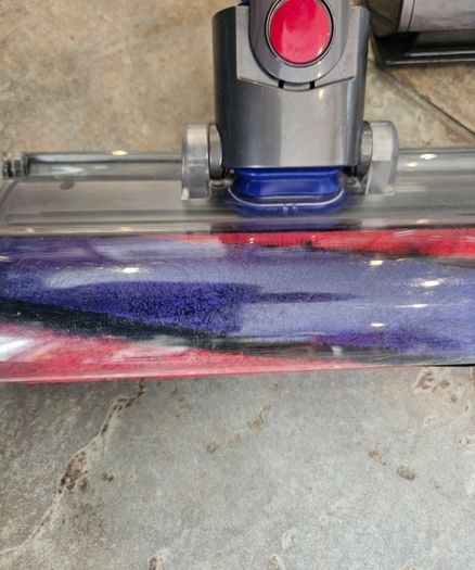 Dyson V8