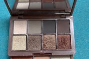 Kardashian face Pallet