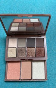 Kardashian face Pallet