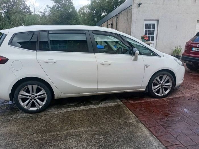 Vauxhall zafira sports