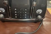DeLonghi 4 Slice Toaster