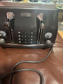 DeLonghi 4 Slice Toaster