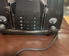 DeLonghi 4 Slice Toaster