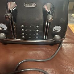 DeLonghi 4 Slice Toaster