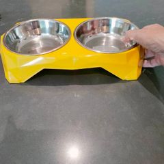 dog or cat feeder