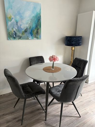 kitchen table and chairs