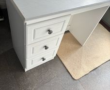 bedroom table and drawers