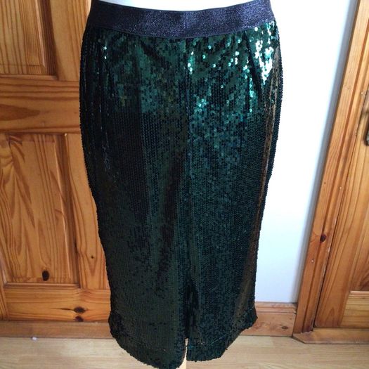 Ladies Green sequin Skirt size 18 BNWTS including postage