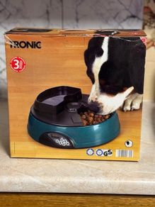 Pet feeder