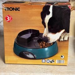 Pet feeder