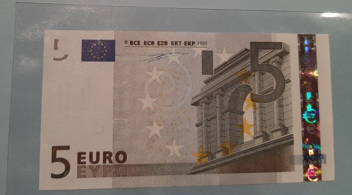 Uncirculated new 5e note