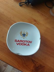 Sarotov vodka arklow ashtray ,,Rare ashtray, few chips as seen in pictures, sols as is ,price includes post to anywhere in Ireland thank you