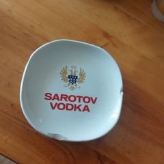 Sarotov vodka arklow ashtray ,,Rare ashtray, few chips as seen in pictures, sols as is ,price includes post to anywhere in Ireland thank you