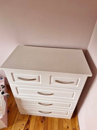 chest of drawers