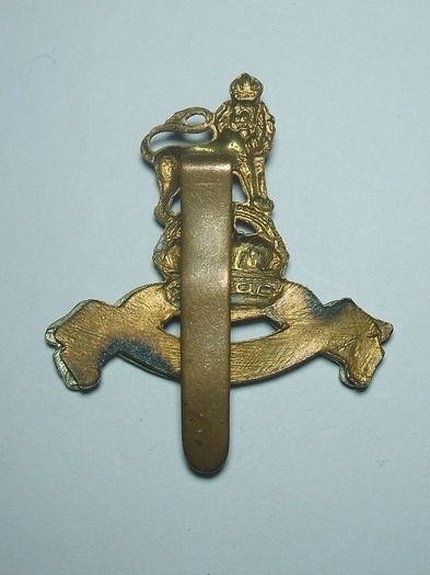 REGIMENTAL CAP BADGES (brass & bi-metal) - 5 original types (see below), militaria lot C.