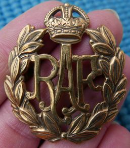 WW2 British Military RAF Royal Air Force Cap Badge Dark Brass East West Lugs KC Kings Crown
