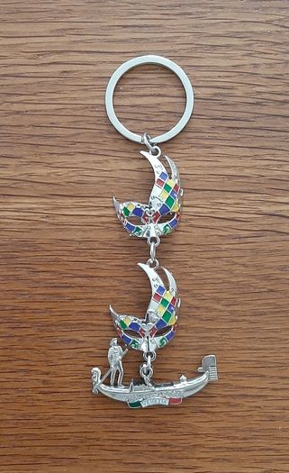 Venetian keyholder
