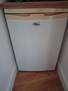 Whirlpool undercover Fridge