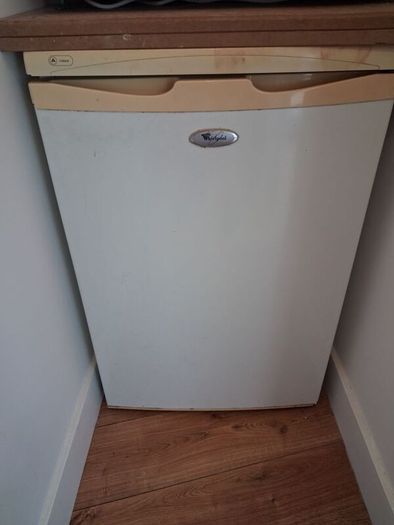 Whirlpool undercover Fridge
