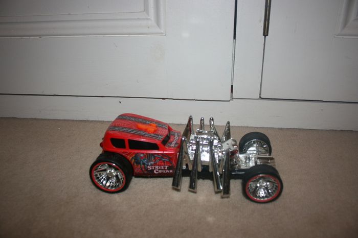 Hot Wheels 9" Monster Action Street Creeper