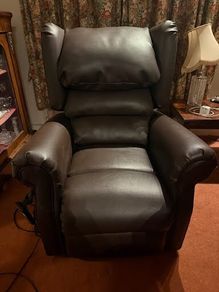 Lift and rise electric recliner arm chair