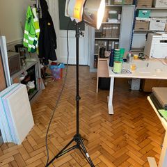 Duel photography tungsten lights with stands