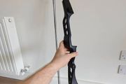 Compound bow + 2 arrows included