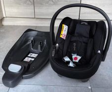 Cybex Q i-Size w/ base