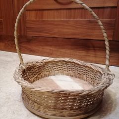 Basket with handle, woven wicker