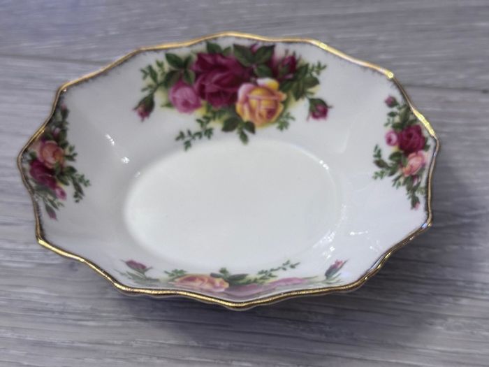 Royal Albert Old Country Roses Oval Sweet Dish
