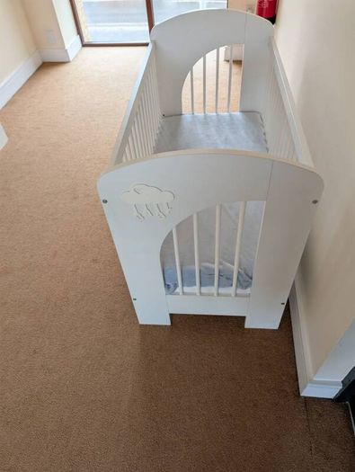 baby cot