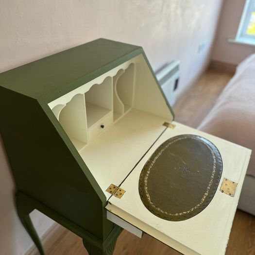Vintage Bureau