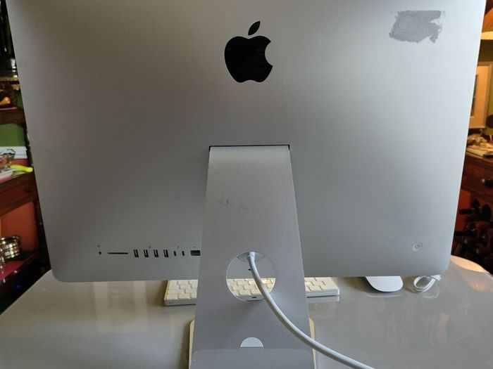 Apple iMac, Retina 4K, 21.5 inch, 2019