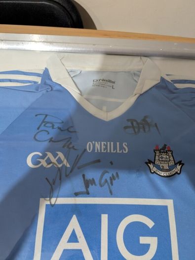 Framed and signed Dublin GAA jersey JIM Galvin and key players