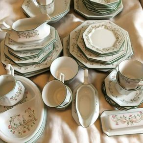 Johnson Brothers Eternal Beau Huge Luxury Dinner and Tea Service