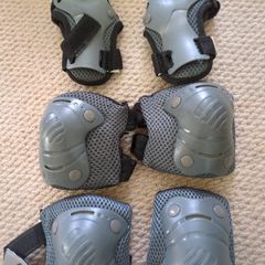 skateboard or rollerskate pads children